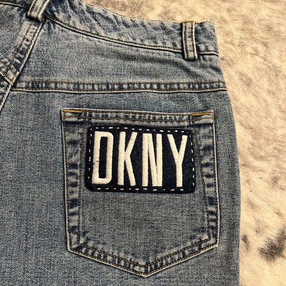 Vintage DKNY Denim High Wasted Shorts 4 - Picture 5 of 8